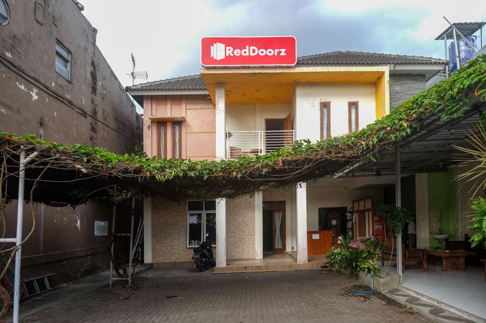 Reddoorz Syariah Near Pakuwon Mall Jogja Kejayan Exterior photo